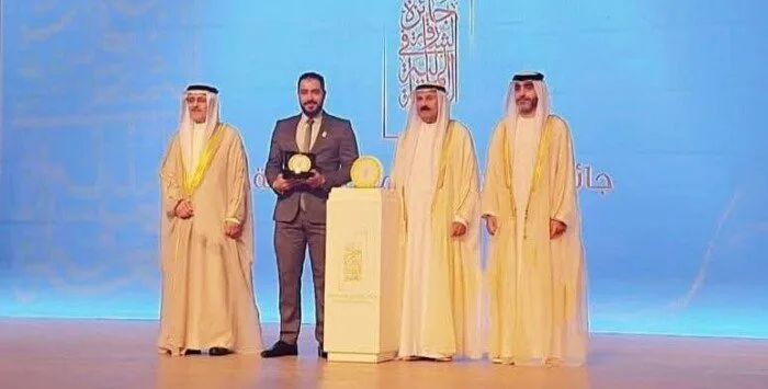 رئيس جامعة أسيوط يبارك للحسن قطب بمناسبة فوزه بجائزة الشارقة في مجال المالية العامة