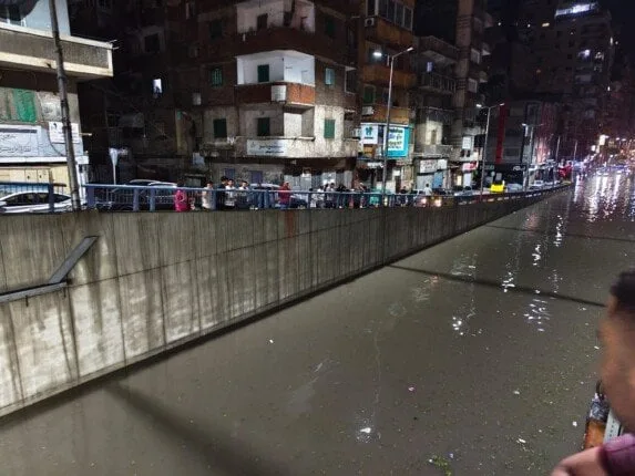 ما الذي يجري حالياً في الإسكندرية؟ إعصار، برق، رعد، وسقوط مفاجئ للثلوج | صور ما الذي يجري حالياً في الإسكندرية؟ إعصار، برق، رعد، وسقوط مفاجئ للثلوج | صور