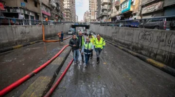 شركة مياه الإسكندرية تواصل عملها في إزالة تجمعات مياه الأمطار