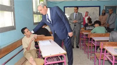 محافظ الغربية يؤكد أثناء زيارته لجان امتحانات الإعدادية على أهمية توفير بيئة آمنة ومحفزة للطلاب محافظ الغربية يؤكد أثناء زيارته لجان امتحانات الإعدادية على أهمية توفير بيئة آمنة ومحفزة للطلاب