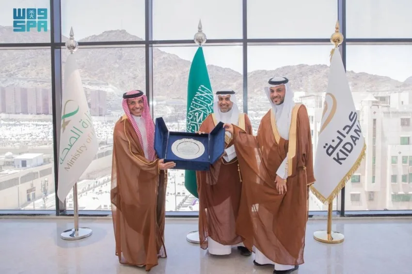 وزير الصحة يكرم الهيئة الملكية لمكة لإنجاز مستشفى طوارئ في مشعر منى خلال 30 يوماً وزير الصحة يكرم الهيئة الملكية لمكة لإنجاز مستشفى طوارئ في مشعر منى خلال 30 يوماً