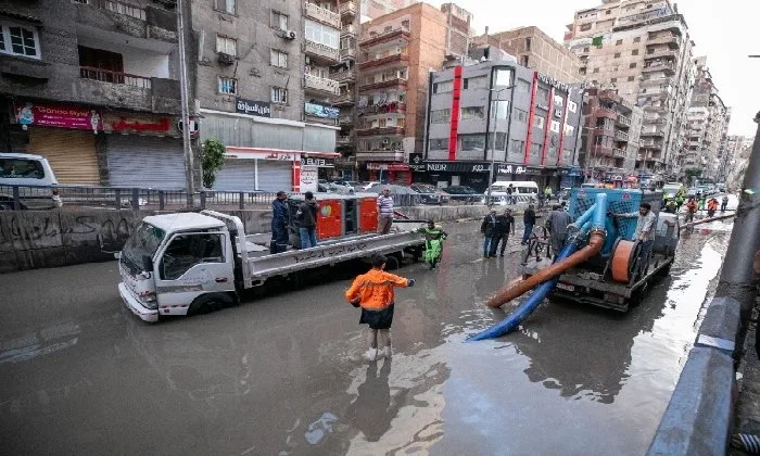 توظيف 99 جهازًا متنوعًا.. جهود مياه الإسكندرية مستمرة في إزالة تجمعات مياه الأمطار توظيف 99 جهازًا متنوعًا.. جهود مياه الإسكندرية مستمرة في إزالة تجمعات مياه الأمطار