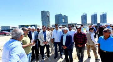 وزير الإسكان يزور كومبوند مزارين والممشى السياحي في مدينة العلمين الجديدة