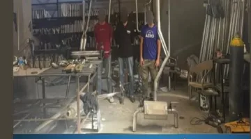 إلقاء القبض على 3 أفراد بتهمة إدارة مصنع لتعديل عوادم السيارات في القاهرة