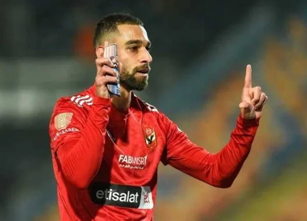 عمرو السولية يوجه رسالة مؤثرة لجماهير الأهلي: “لم أقصر في بذل جهدي” عمرو السولية يوجه رسالة مؤثرة لجماهير الأهلي: “لم أقصر في بذل جهدي”