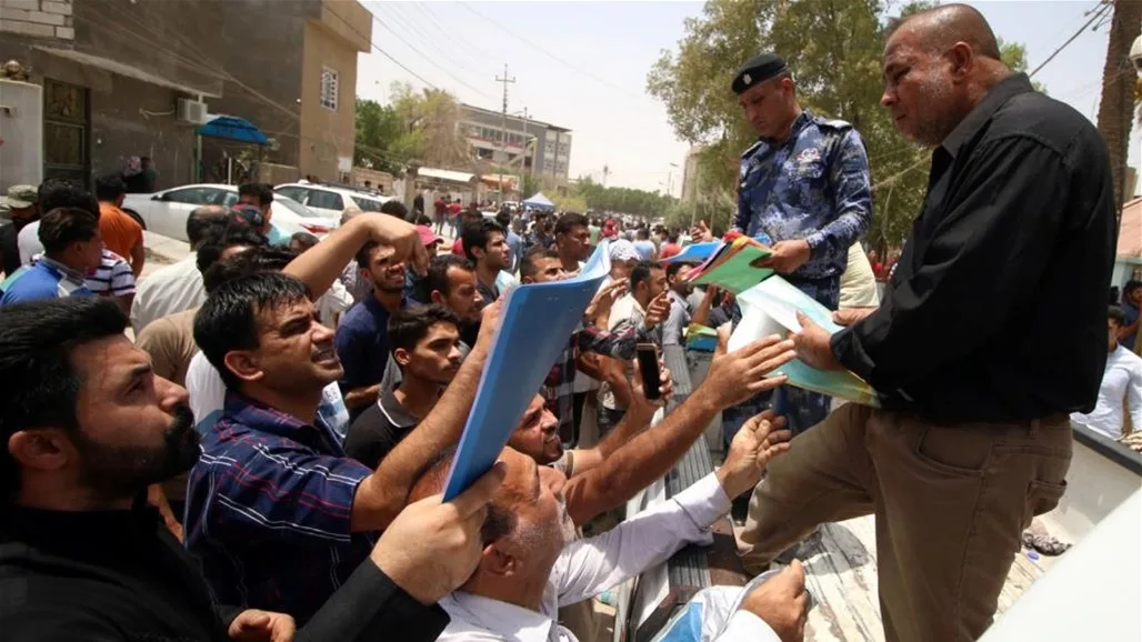 خمسمئة ألف عراقي يتقدمون لوظائف عقود بغداد خمسمئة ألف عراقي يتقدمون لوظائف عقود بغداد