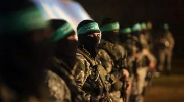 حماس: قدمنا ردنا على اقتراح ويتكوف، الذي يحقق ثلاثة أهداف رئيسية: وقف دائم لإطلاق النار، انسحاب كامل من غزة، وضمان دخول المساعدات. وبموجب الاتفاق، سيتم إطلاق سراح 10 أسرى أحياء وتسليم 18 جثمانًا مقابل عدد متفق عليه من الأسرى الفلسطينيين.