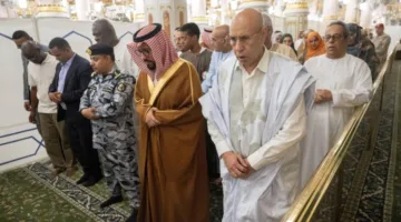 الرئيس الموريتاني يقوم بزيارة للمسجد النبوي
