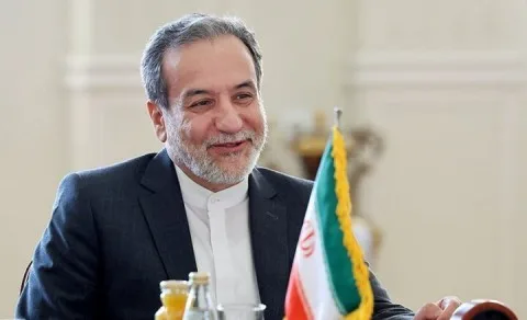وزير الخارجية الإيراني يعلن عن استلام طهران لمسودة اقتراح أمريكي جديد يسعى للتوصل إلى اتفاق بشأن البرنامج النووي. وزير الخارجية الإيراني يعلن عن استلام طهران لمسودة اقتراح أمريكي جديد يسعى للتوصل إلى اتفاق بشأن البرنامج النووي.