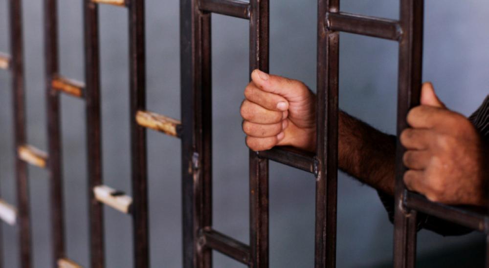 حبس المعلم المتهم بالتحرش بـ13 طالبة في الوادي الجديد لمدة 4 أيام لاستكمال التحقيقات حبس المعلم المتهم بالتحرش بـ13 طالبة في الوادي الجديد لمدة 4 أيام لاستكمال التحقيقات