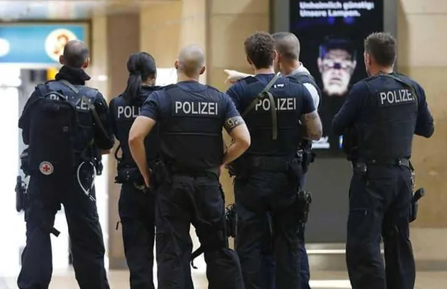 هجوم طعني في محطة قطارات هامبورغ يسفر عن إصابة عدة أشخاص هجوم طعني في محطة قطارات هامبورغ يسفر عن إصابة عدة أشخاص