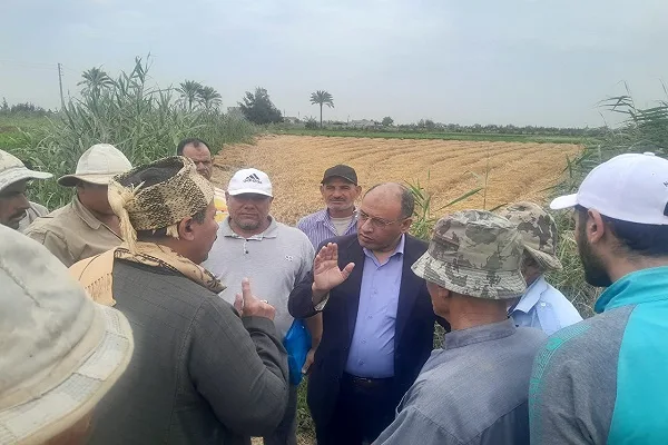 وكيل وزارة الزراعة بالبحيرة يطلب الإسراع في توصيل الأسمدة المدعمة إلى المزارعين في كفر الدوار وكيل وزارة الزراعة بالبحيرة يطلب الإسراع في توصيل الأسمدة المدعمة إلى المزارعين في كفر الدوار