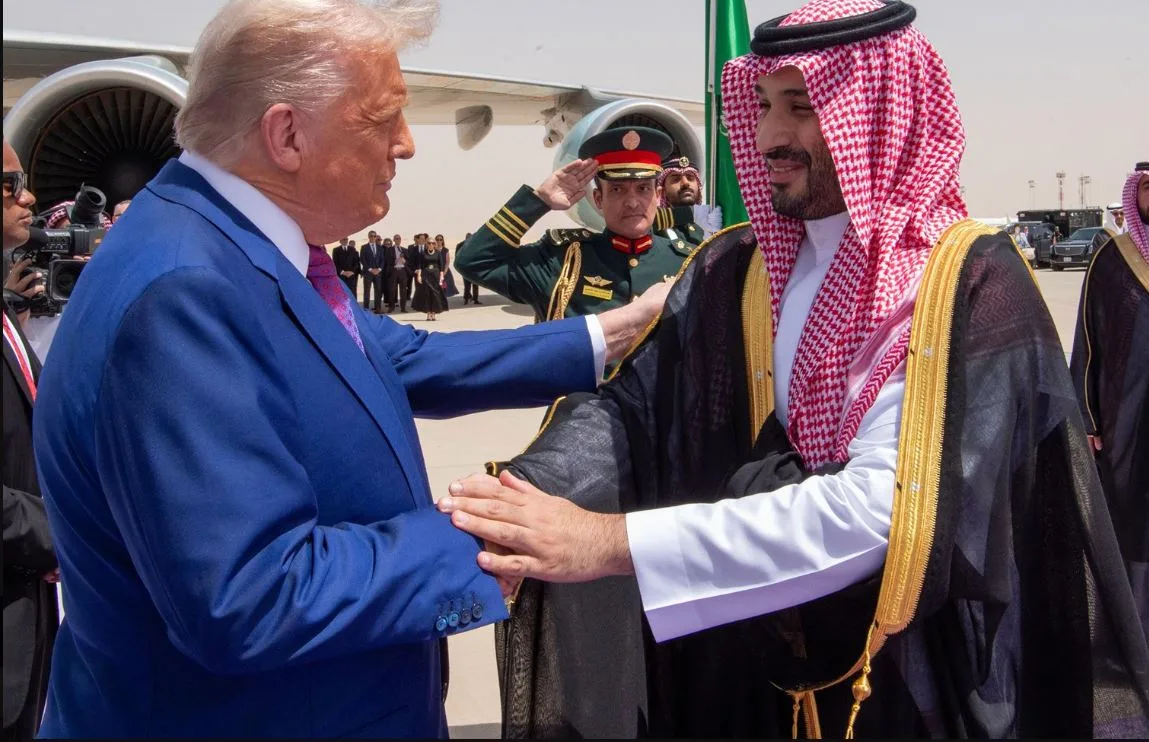 2 تريليون دولار وطائرة فاخرة بقيمة 400 مليون: فوائد زيارة ترامب إلى الخليج 2 تريليون دولار وطائرة فاخرة بقيمة 400 مليون: فوائد زيارة ترامب إلى الخليج