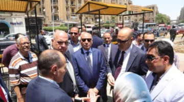 وزير العمل ومحافظ القاهرة يتفقدان أماكن انتظار لائقة لعمال التراحيل بباب الشعرية