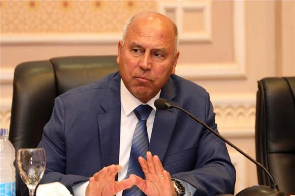وزير النقل: يجب أن نتجه نحو وسائل النقل الجماعي بدلاً من الاعتماد على السيارات الفردية. وزير النقل: يجب أن نتجه نحو وسائل النقل الجماعي بدلاً من الاعتماد على السيارات الفردية.