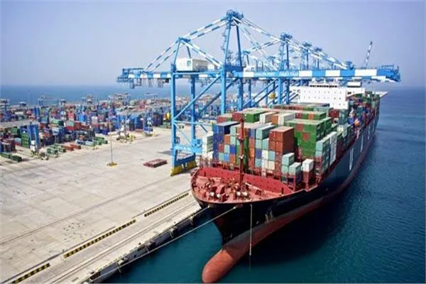 ميناء الإسكندرية يستقبل سفينة سياحية على متنها 4696 راكبا ميناء الإسكندرية يستقبل سفينة سياحية على متنها 4696 راكبا