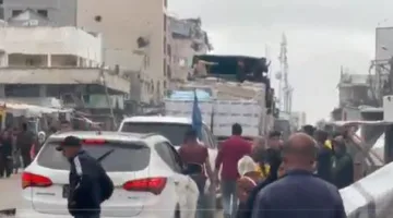 إعلام إسرائيلي: عبور شاحنات مساعدات إنسانية إلى قطاع غزة اليوم