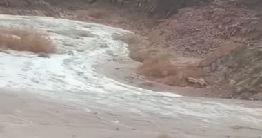 سيول محدودة تجرى فى أودية جافة بمناطق وسط سيناء سيول محدودة تجرى فى أودية جافة بمناطق وسط سيناء