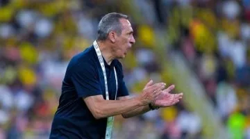 استبعاد دونيس من المرشحين لتدريب الأهلي بسبب التدريب في تل أبيب