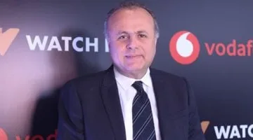 عمرو الفقي يتلقي عزاء وليد مصطفي بمسجد الشرطة بالشيخ زايد