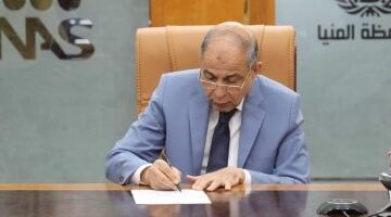 محافظ المنيا يتفقد توريد القمح فى صومعة نفرتيتى