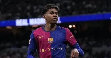 برشلونة يقترب من تأمين مستقبل لامين يامال بعقد طويل الأمد برشلونة يقترب من تأمين مستقبل لامين يامال بعقد طويل الأمد