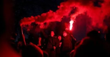 جماهير سان جيرمان تغزو باريس احتفالا بالتأهل لنهائى دورى الأبطال.. فيديو جماهير سان جيرمان تغزو باريس احتفالا بالتأهل لنهائى دورى الأبطال.. فيديو