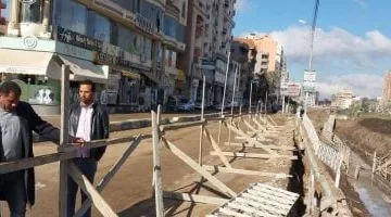 استمرار العمل بالمرحلة الثانية من الممشي السياحي وكورنيش دكرنس الجديد.. صور