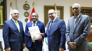 ياسر إدريس يستقبل وزير الخارجية بجزر القمر لبحث سبل التعاون