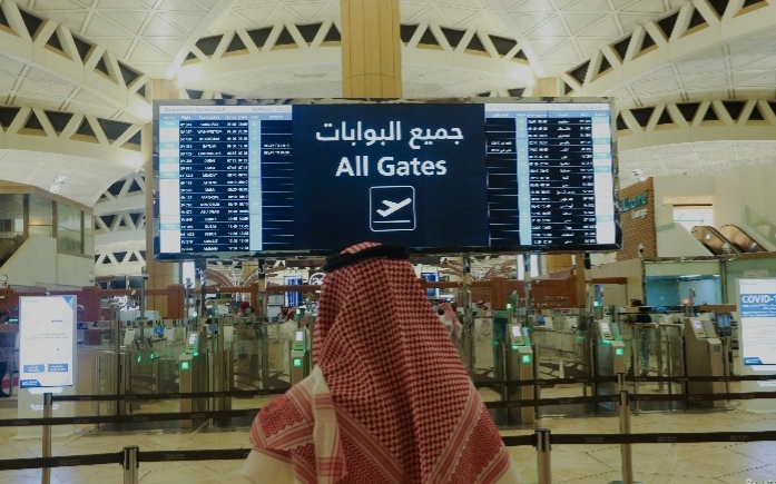 السعودية تفرض غرامة مالية "100,000" ريال بحق من يحاول إيواء حاملي تأشيرات الزيارة السعودية تفرض غرامة مالية "100,000" ريال بحق من يحاول إيواء حاملي تأشيرات الزيارة
