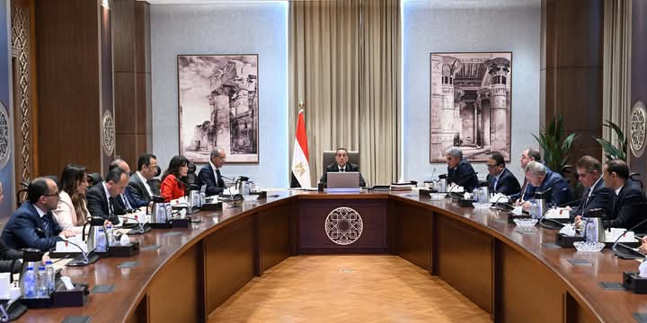 رئيس الوزراء: تطوير منظومة إلكترونية متكاملة لتسهيل دخول السائحين إلى المطارات المصرية