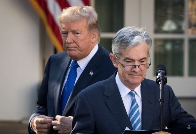 ترامب يتراجع عن تهديده بإقالة رئيس الفيدرالي الأمريكي ترامب يتراجع عن تهديده بإقالة رئيس الفيدرالي الأمريكي
