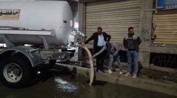 جهود مكثفة لرفع مياه الأمطار من الشوارع بمحافظة كفر الشيخ.. بث مباشر