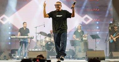 عمرو دياب يحيى حفلا ضخما فى دبى وسط الآلاف من الجمهور عمرو دياب يحيى حفلا ضخما فى دبى وسط الآلاف من الجمهور