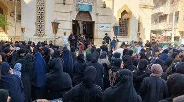 وصول جثمان طالبة كلية علوم الزقازيق إلى المسجد استعدادا لتشييع جنازتها