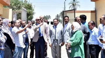 محافظ الأقصر يجرى جولة بقرى الزينية ويعلن افتتاح محطة صرف العشى 30 يونيو.. صور