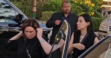 إلهام شاهين ودينا فؤاد وهالة سرحان أول حضور عزاء وليد مصطفى إلهام شاهين ودينا فؤاد وهالة سرحان أول حضور عزاء وليد مصطفى