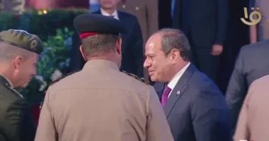 الرئيس السيسي يصل نادى كيان لافتتاح بطولة العالم العسكرية للفروسية بالعاصمة الإدارية الرئيس السيسي يصل نادى كيان لافتتاح بطولة العالم العسكرية للفروسية بالعاصمة الإدارية
