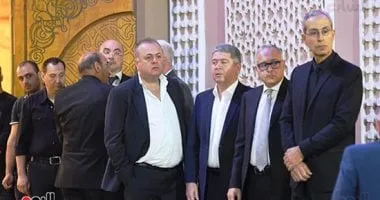 عمرو الفقى يتلقى عزاء وليد مصطفى بمسجد الشرطة فى الشيخ زايد عمرو الفقى يتلقى عزاء وليد مصطفى بمسجد الشرطة فى الشيخ زايد