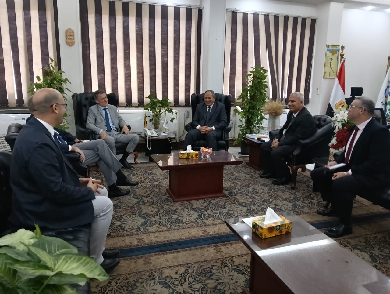 مدير الوكالة الإيطالية للتعاون يزور مركز البحوث الزراعية لتعزيز الشراكة في برنامج "كافي" الأوروبي مدير الوكالة الإيطالية للتعاون يزور مركز البحوث الزراعية لتعزيز الشراكة في برنامج "كافي" الأوروبي