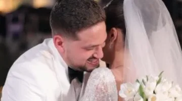 رنا رئيس تبدأ حفل زفافها بوصلة رقص على المسرح مع زوجها