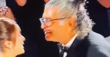 ليس والدها.. رنا رئيس ترقص خلال حفل زفافها على أغنية "بنت أبويا" ليس والدها.. رنا رئيس ترقص خلال حفل زفافها على أغنية "بنت أبويا"