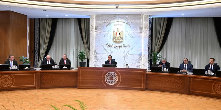 "الحكومة": تسهيلات جديدة في المطارات لتيسير دخول السائحين ورفع جودة الخدمات "الحكومة": تسهيلات جديدة في المطارات لتيسير دخول السائحين ورفع جودة الخدمات