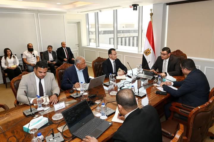 وزير الإسكان يعقد اجتماعًا لمتابعة الموقف التنفيذي لـ"حدائق تلال الفسطاط" وزير الإسكان يعقد اجتماعًا لمتابعة الموقف التنفيذي لـ"حدائق تلال الفسطاط"