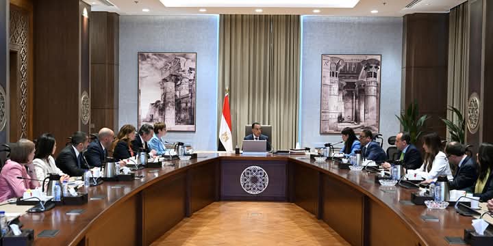 رئيس الوزراء يبحث مع رئيسة البنك الأوروبي لإعادة الإعمار والتنمية تعزيز دعم الاقتصاد المصري والقطاع الخاص رئيس الوزراء يبحث مع رئيسة البنك الأوروبي لإعادة الإعمار والتنمية تعزيز دعم الاقتصاد المصري والقطاع الخاص