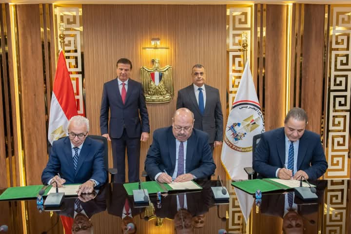 "الزراعة" و"الإنتاج الحربي" يوقعان اتفاقية لتسويق المعدات الزراعية ومنتجات الإنتاج المدني "الزراعة" و"الإنتاج الحربي" يوقعان اتفاقية لتسويق المعدات الزراعية ومنتجات الإنتاج المدني