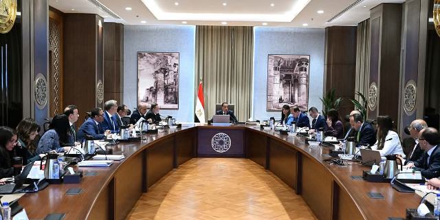 رئيس الوزراء يتابع مستجدات برنامج الطروحات الحكومية رئيس الوزراء يتابع مستجدات برنامج الطروحات الحكومية