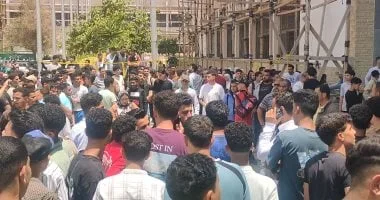 طلاب جامعة الزقازيق يطالبون بمحاسبة المسؤولين عن وفاة زميلتهم روان ناصر طلاب جامعة الزقازيق يطالبون بمحاسبة المسؤولين عن وفاة زميلتهم روان ناصر