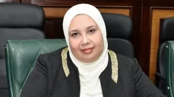 رئيس جامعة دمنهور يهنئ الدكتورة جيهان الخضري بعد تعيينها عميدا لكلية العلوم