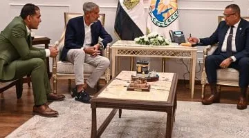 محافظ جنوب سيناء يبحث عددا من المشروعات البيئية لتحسين جودة الحياة